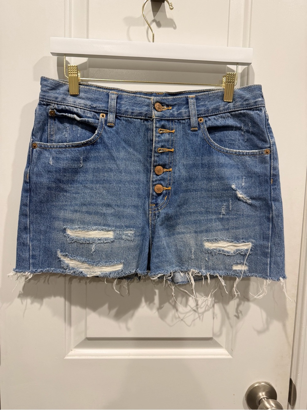 Free People High Rise Button Fly Distressed Denim Shorts Raw Hem Size 28